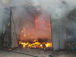 В Камышинском районе гараж остался без пола 