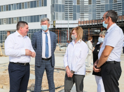 Губернатор Андрей Бочаров обещает, что в Волгограде сформируется онкоцентр, который будет одним из лучших в России