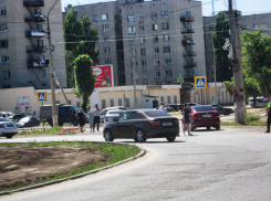 В Камышине внимание очевидцев привлекло ДТП на площади Колгатина сегодня, 29 мая: что говорит полиция