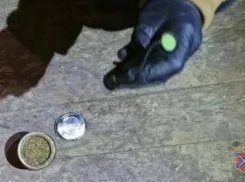 Банка с коноплей «отправила» фигуранта из Камышинского района под административный арест