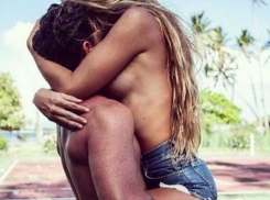 Камышане устроили в соцсетях откровенную презентацию фотосюжетов по поводу всемирного Дня поцелуя