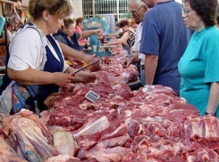 В Камышине реализуют свинину без документов