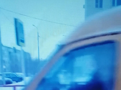 В Камышине на снежной улице Ленина попала в ДТП маршрутка (ВИДЕО)