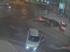 Пресс-служба ГУ МВД опубликовала видео ДТП, в котором дерзкий удар 19-летнего «гонщика» 8 Марта отправил в больницу двух девушек (ВИДЕО)