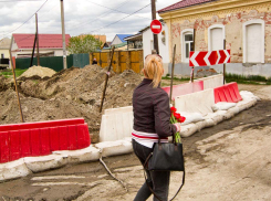 В Камышине коммунальщики не устают перекапывать улицу Калинина, которую Станислав Зинченко пообещал превратить в супермагистраль