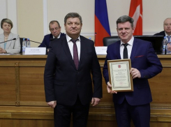 В День местного самоуправления наградили двух камышинских чиновников, за что конкретно - не уточняется