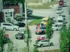 По центральным улицам Камышина проходит автопробег в Праздник Победы