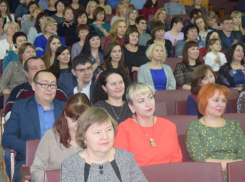 Глава Камышина Станислав Зинченко показал среднюю зарплату чиновников и бюджетников, умело «растворив» первых во вторых