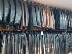 Предприниматели Камышина сворачивают деятельность, закрывают магазины и распродают товары в полцены