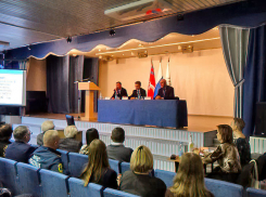 Главы муниципалитетов, спикеры, председатели КСП предъявят свои доходы аппарату губернатора