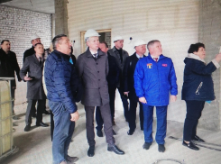 Депутат камышан в Госдуме Алексей Волоцков показал, как он занимается ремонтом школ в Камышине