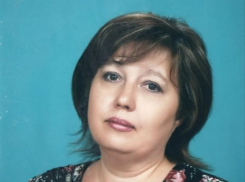 «Дети падали на колени и плакали»: мгновенная смерть учительницы на линейке шокировала волгоградцев, - «Блокнот Волгограда»