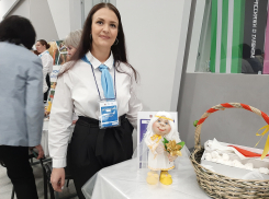 В преддверии большого праздника почетным знаком «Материнская слава» награждена камышанка Екатерина Шишова 