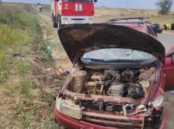 В Камышинском районе перевернулся автомобиль, но водителю повезло