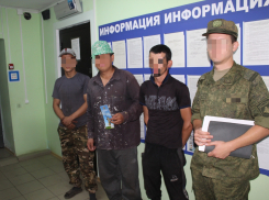 Еще 25 мигрантов оттранспортировали с полей Волгоградской области в военкомат
