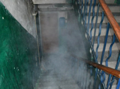 Пожар в камышинском  девятиэтажном доме: в подвале загорелись вещи  