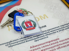 Главы семи сельских поселений Камышинского района получили ключи от новеньких «Нив Шевроле»