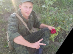 Камышанина Дмитрия Новикова, погибшего в СВО, проводят в последний путь родные, друзья и незнакомые земляки