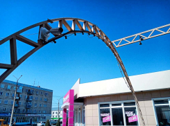 Кеды в небесах напротив видеокамеры - что за камышинские причуды? - камышанка