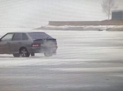 Камышинский блогер снял рискованные мартовские путешествия автомобилистов по льду Волги (ВИДЕО)