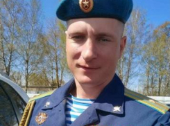 В Дубовке открыли памятную доску погибшему в ходе СВО Виктору Черкасову - он служил в Камышине