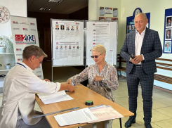 Жену мэра заподозрили в «выгуливании» на выборах сумочки за полмиллиона  в Волгоградской области