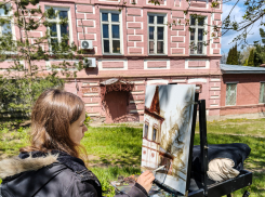 В Камышине юные художники вышли на пленэры