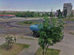 В Камышине впервые стали активно ремонтировать дороги по ночам