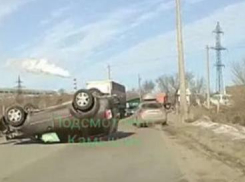 В Камышине вверх колесами перевернулся паркетник, но все как будто обошлось