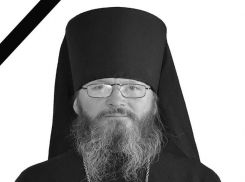 Группа православных камышан едет в Ольховку проститься с умершим от коронавируса отцом Гавриилом