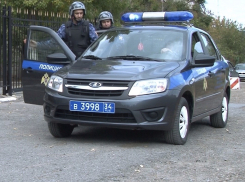 Росгвардейцы задержали в Камышине молодого негодяя, который вытащил деньги у упавшего в обморок пенсионера