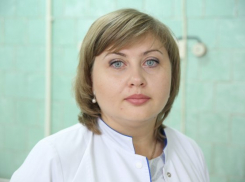 В Камышине главврач и еще два медика указами президента награждены медалями Луки Крымского