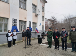 Три памятных доски погибшим в СВО рядовым открыли на здании колледжа в Камышине