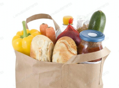 Молодые «налетчики» украли из магазина столько закуски, что не смогли всю донести, пришлось оставить на улице