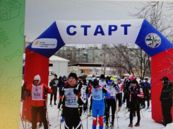 Глава Камышина Станислав Зинченко примерил на себя роль репортера на «Камышинской лыжне»