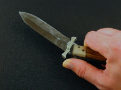 Студент колледжа скончался после удара ножом в шею на улице