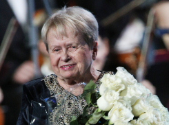 Губернатор Андрей Бочаров предложил сделать композитора Александру Пахмутову Почетным гражданином Волгоградской области