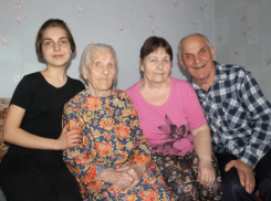 105-летняя бабушка Евдокия из Камышина завела медкарту впервые в 92 года