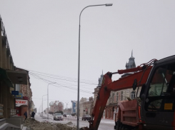 Не успели частично реконструировать улицу Октябрьскую в Камышине, как опять начали ее раскапывать? - камышанин