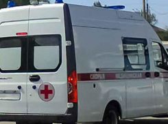 На трассе между Волгоградом и Камышином легковушки столкнулись на встречной полосе в лобовую, есть раненый