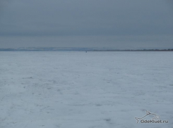 От Быково до границы Камышина по льду Волгоградского водохранилища расширена территория поисков пропавшего рыбака с левого берега Волги