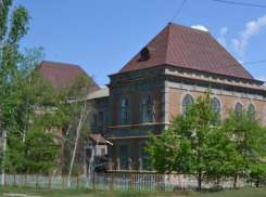 В Камышине упорно «не хочет» продаваться историческое здание вечерней школы
