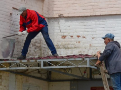 В Камышинском районе к 240-летней Нижнедобринской школе пристраивают спортзал