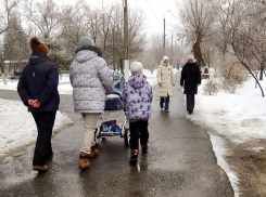 На 16 рублей увеличили детские пособия в Волгоградской области  