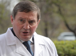 Губернатор Андрей Бочаров жестко прокомментировал высокий процент заражений COVID в регионе и многозначительно пообещал «решения»