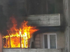 В Камышине загорелся балкон пятиэтажки на третьем городке
