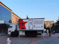 В Камышине у ДК «Текстильщик» открылся пункт отбора на службу по контракту