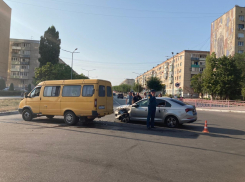 Камышане сняли на видео аварию на перекрестке Некрасова и Ленина с участием «Газели» (ВИДЕО)