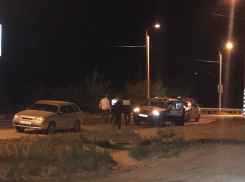 Камышане выложили в соцсетях фото ночного ДТП около гипермаркета