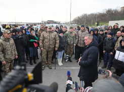 Андрей Бочаров передал новые автомобили с ручным управлением ветеранам боевых действий